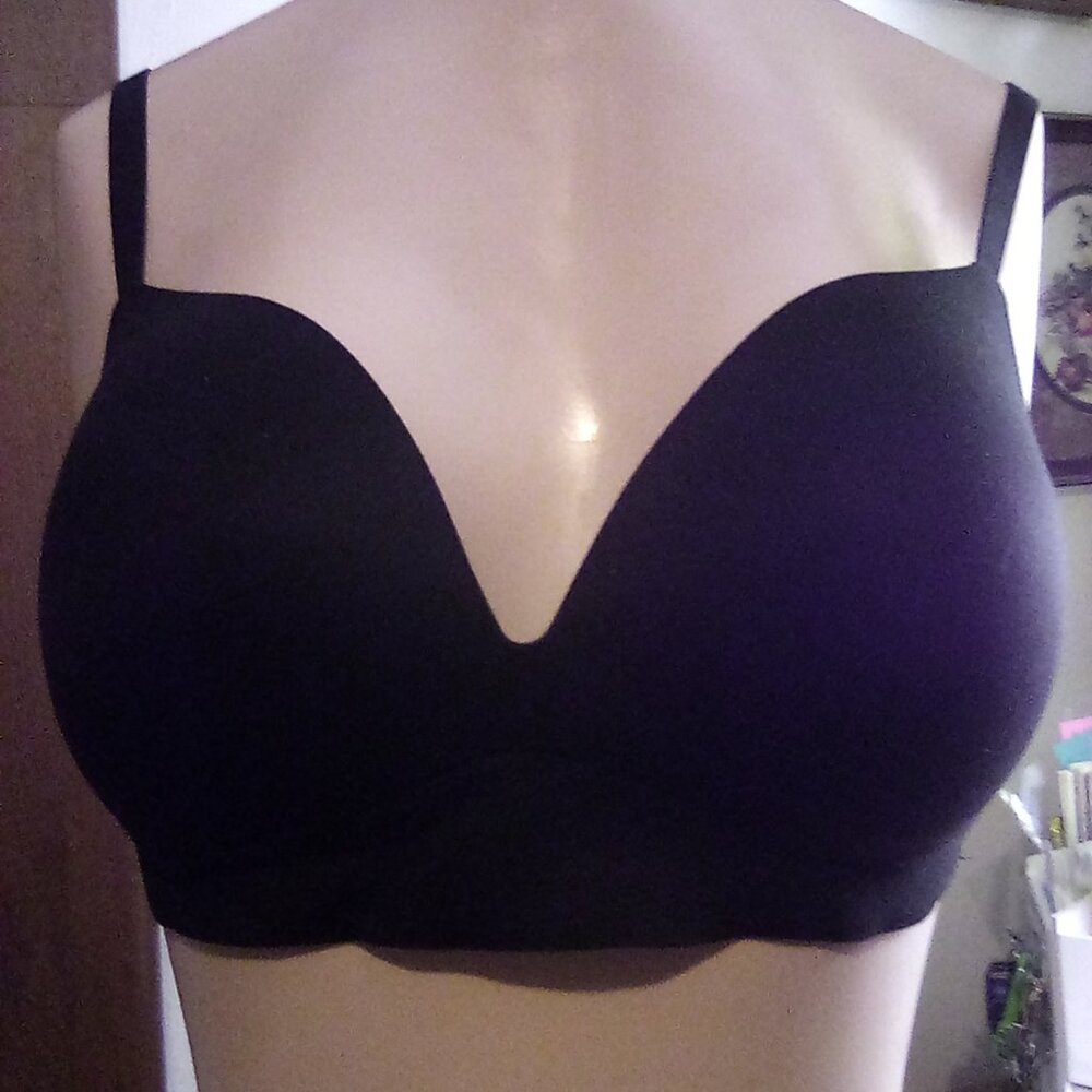Victoria Secret Incredible padded wireless black support bra.